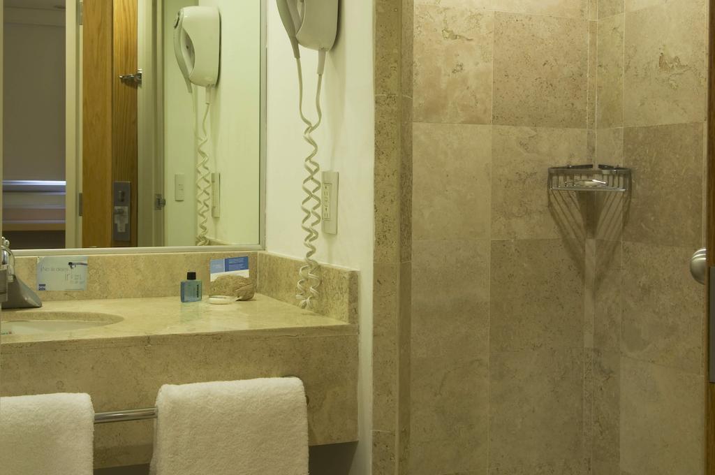 Hotel One Aguascalientes Sur Esterno foto
